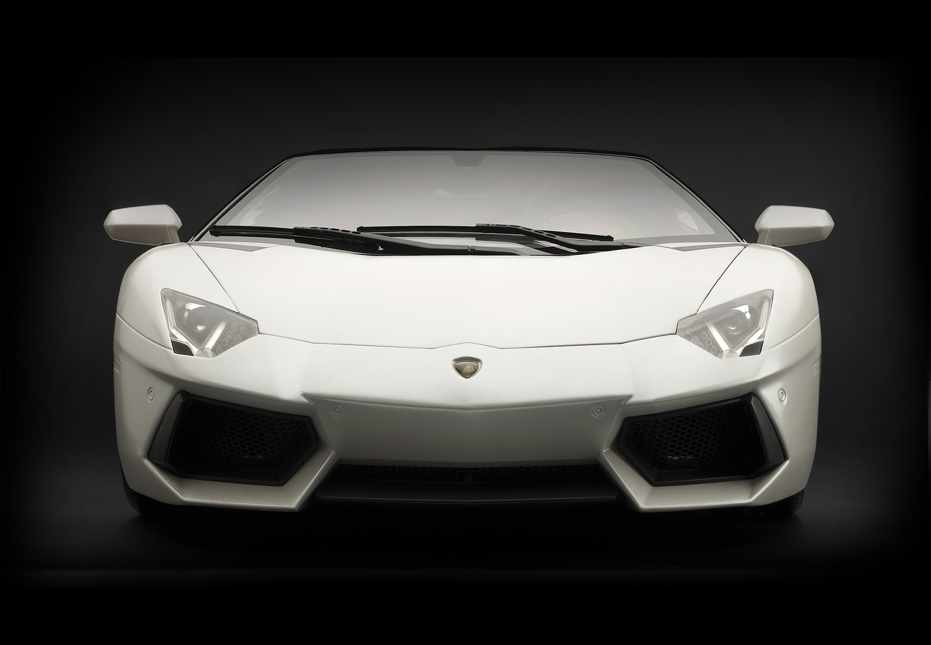 HK104SB Собранная  модель Lamborghini Aventador Roadster Bianco Canopus (Полуматовый белый) Pocher