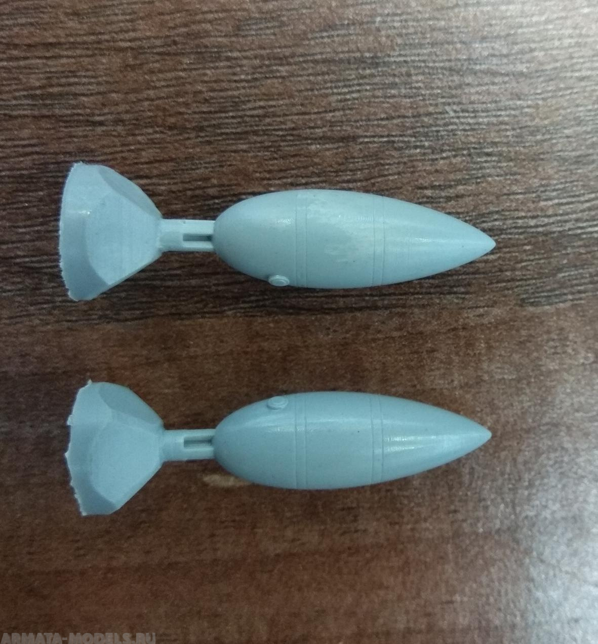 AM7263 Дополнительные топливные баки для создания модификации ПЕ2Р (2шт) ( Разведчик) 1/72