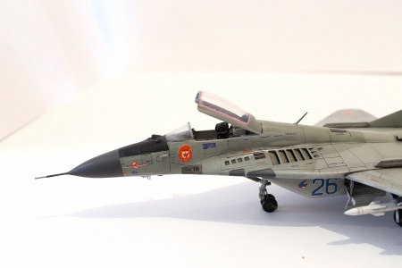 7208 Советский многоцелевой истребитель-бомбардировщик МиГ-29 Звезда